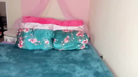 Snapshot of yasminayazzie chatting on January 2025 06:50:02 AM Yasmina online show from January 2025 06:50:02 AM