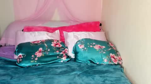 Snapshot of yasminayazzie chatting on January 2025 06:45:02 AM Yasmina online show from January 2025 06:45:02 AM