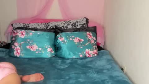 Snapshot of yasminayazzie chatting on January 2025 06:41:02 AM Yasmina online show from January 2025 06:41:02 AM