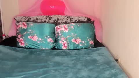 Snapshot of yasminayazzie chatting on January 2025 11:24:01 PM Yasmina online show from January 2025 11:24:01 PM