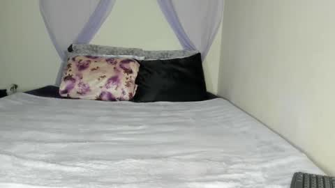 Snapshot of yasminayazzie chatting on September 2025 01:40:02 AM Yasmina online show from September 2025 01:40:02 AM