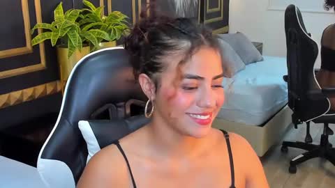 yaya23x online show from February 2025 07:38:01 PM