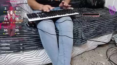 yaya____ online show from April 2026 11:09:02 PM