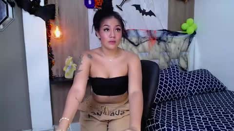 Snapshot of yaya_miller chatting on October 2025 09:22:01 PM YAYA online show from October 2025 09:22:01 PM