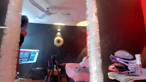 YAYA online show from December 2025 05:04:02 AM