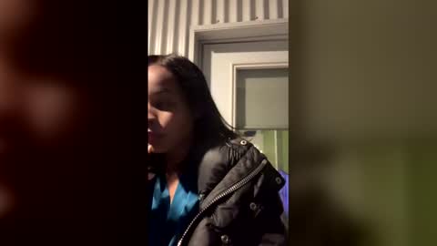 yazzybae3 online show from December 2025 12:34:02 PM