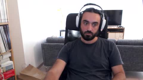 yeeaahoo online show from October 2025 07:17:02 AM