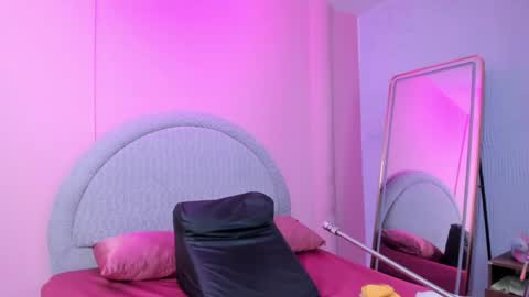 yeika_foxy online show from April 2026 11:19:02 AM