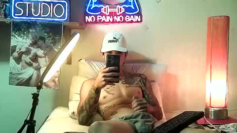 yeisoncastellanos1999 online show from December 2025 09:53:01 PM