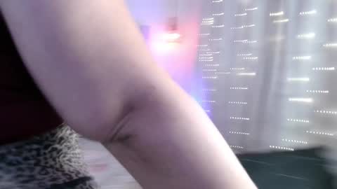 Snapshot of yellow_lily chatting on January 2025 07:27:02 PM yellow_lily online show from January 2025 07:27:02 PM
