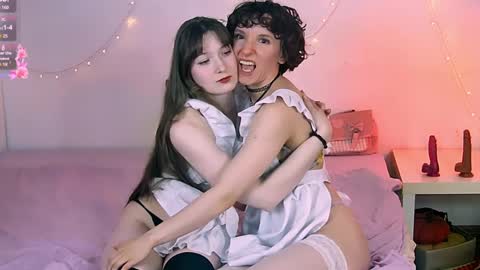 Snapshot of yellow_songbird chatting on April 2026 04:01:01 PM Liya online show from April 2026 04:01:01 PM