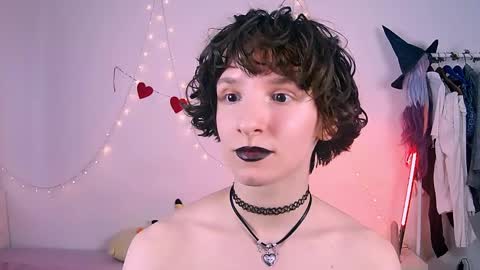 Snapshot of yellow_songbird chatting on April 2026 04:33:02 PM Liya online show from April 2026 04:33:02 PM