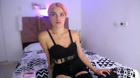 Snapshot of yemfairymcry chatting on February 2025 12:10:01 AM YEM online show from February 2025 12:10:01 AM
