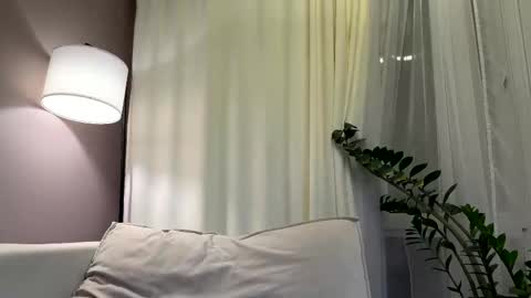 Zlata online show from October 2025 07:01:02 PM