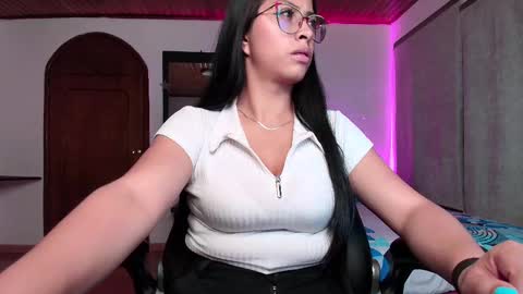 Snapshot of yesie_hot2 chatting on February 2025 12:30:02 AM yesie_hot2 online show from February 2025 12:30:02 AM