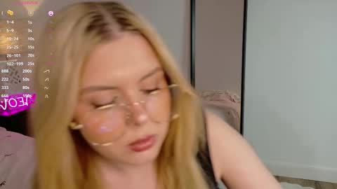 Kiki online show from November 2025 07:14:02 PM