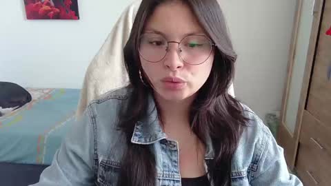 yessica_gomez01 online show from April 2026 09:08:01 PM