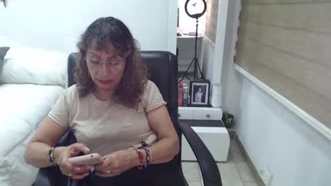 Snapshot of yessilatin chatting on December 2024 10:52:02 PM jessy online show from December 2024 10:52:02 PM