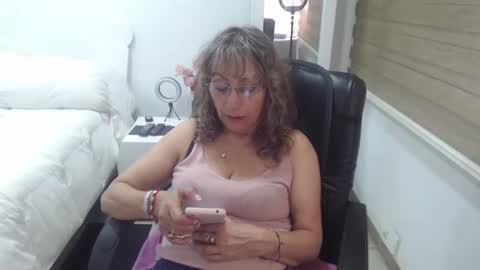 Snapshot of yessilatin chatting on December 2024 01:04:02 AM jessy online show from December 2024 01:04:02 AM