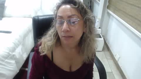 Snapshot of yessilatin chatting on February 2026 11:23:02 PM jessy online show from February 2026 11:23:02 PM