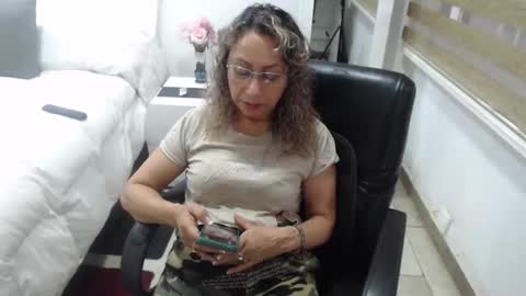 Snapshot of yessilatin chatting on February 2026 10:44:01 PM jessy online show from February 2026 10:44:01 PM