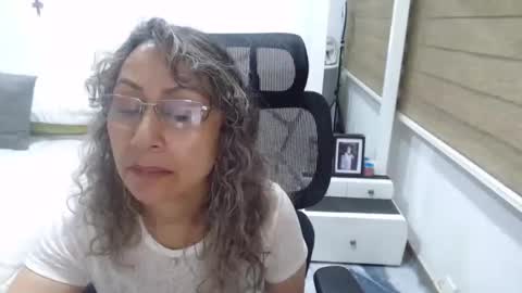 Snapshot of yessilatin chatting on March 2026 01:44:02 AM jessy online show from March 2026 01:44:02 AM