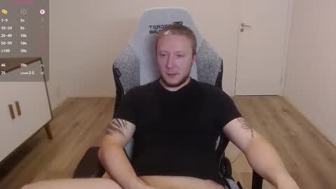 Snapshot of yhdxhy chatting on October 2025 08:40:01 PM James online show from October 2025 08:40:01 PM