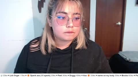 Snapshot of yini_angel07 chatting on May 2026 03:01:02 AM hii i am yini online show from May 2026 03:01:02 AM