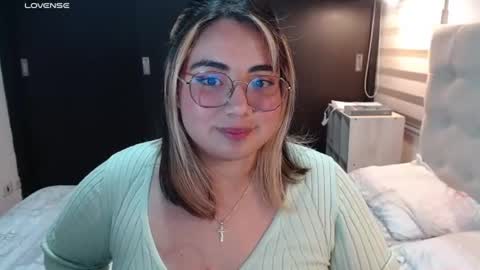Snapshot of yini_angel07 chatting on June 2026 05:12:01 AM hii i am yini online show from June 2026 05:12:01 AM