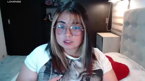 Snapshot of yini_angel07 chatting on July 2026 04:37:02 AM hii i am yini online show from July 2026 04:37:02 AM