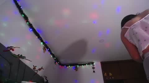 Snapshot of yinn_silver chatting on December 2024 10:12:02 AM Yiny online show from December 2024 10:12:02 AM