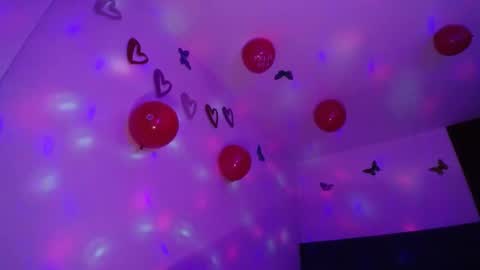 Snapshot of yinn_silver chatting on February 2025 08:33:01 AM Yiny online show from February 2025 08:33:01 AM