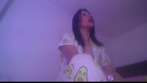 Snapshot of yinn_silver chatting on November 2025 09:09:01 AM Yiny online show from November 2025 09:09:01 AM