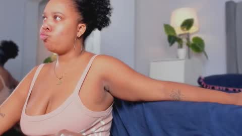 roxie reyes  online show from October 2025 02:50:02 AM