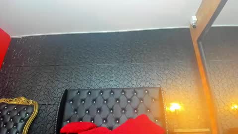 yiyisandoval online show from September 2025 03:50:02 PM