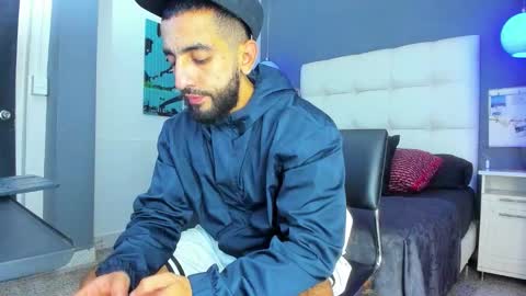 Yiyo online show from November 2025 04:58:02 AM