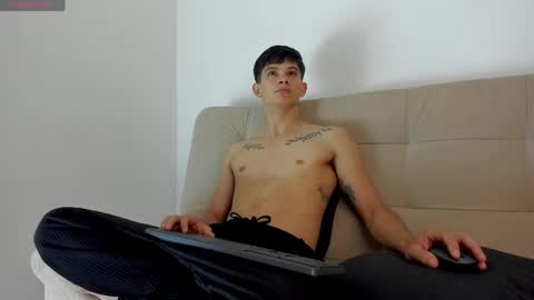 Snapshot of yizus_bonz chatting on April 2026 11:29:01 PM yizus_bonz online show from April 2026 11:29:01 PM