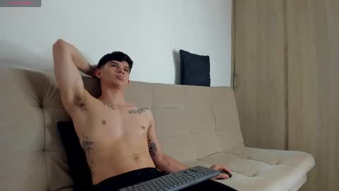 Snapshot of yizus_bonz chatting on May 2026 02:28:01 AM yizus_bonz online show from May 2026 02:28:01 AM