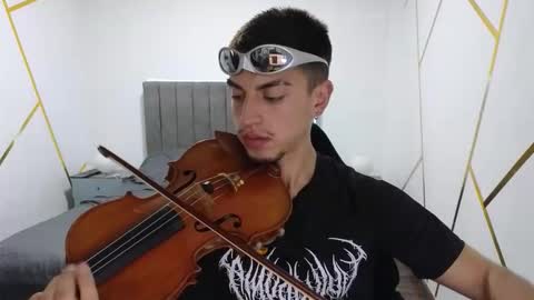 yo_zue online show from February 2026 06:45:01 PM