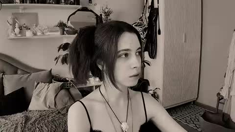 yoka_paradoxxx online show from May 2026 10:20:02 AM