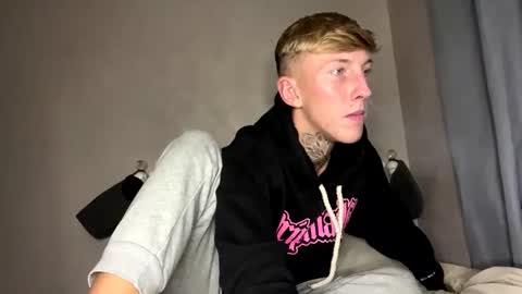 Snapshot of yorkshirelad208 chatting on January 2025 03:39:01 PM Harrison online show from January 2025 03:39:01 PM