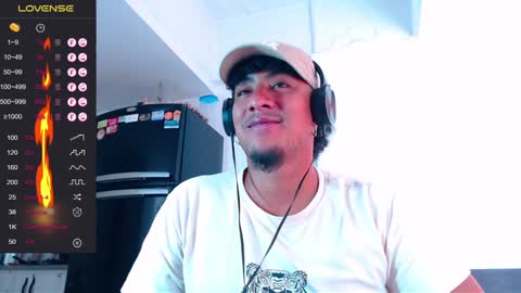 Snapshot of yosoy_enzo2020 chatting on December 2024 03:44:01 PM Enzo online show from December 2024 03:44:01 PM