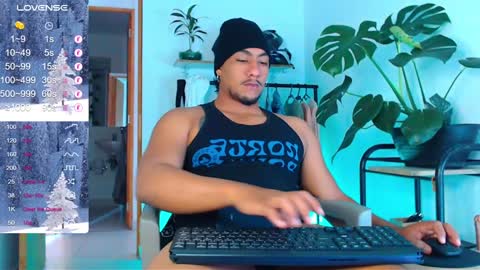 Snapshot of yosoy_enzo2020 chatting on December 2024 06:42:02 PM Enzo online show from December 2024 06:42:02 PM