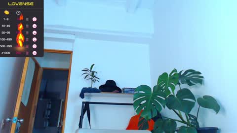 Snapshot of yosoy_enzo2020 chatting on January 2025 09:44:02 AM Enzo online show from January 2025 09:44:02 AM