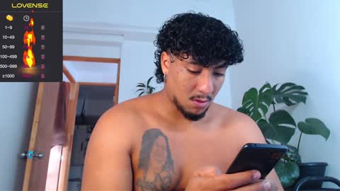 Snapshot of yosoy_enzo2020 chatting on January 2025 12:27:02 PM Enzo online show from January 2025 12:27:02 PM