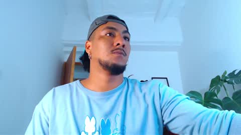 Snapshot of yosoy_enzo2020 chatting on February 2025 10:35:02 AM Enzo online show from February 2025 10:35:02 AM