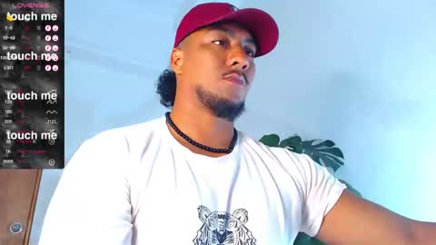 Snapshot of yosoy_enzo2020 chatting on February 2025 03:12:01 AM Enzo online show from February 2025 03:12:01 AM