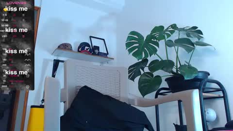 Snapshot of yosoy_enzo2020 chatting on February 2025 01:30:02 AM Enzo online show from February 2025 01:30:02 AM