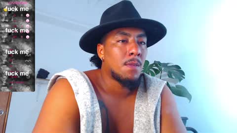 Snapshot of yosoy_enzo2020 chatting on February 2025 05:26:01 AM Enzo online show from February 2025 05:26:01 AM