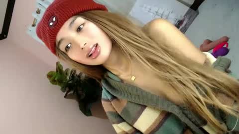 Snapshot of yougotelise69 chatting on December 2024 09:15:02 PM HAPPY BIRTHDAY TO ME online show from December 2024 09:15:02 PM
